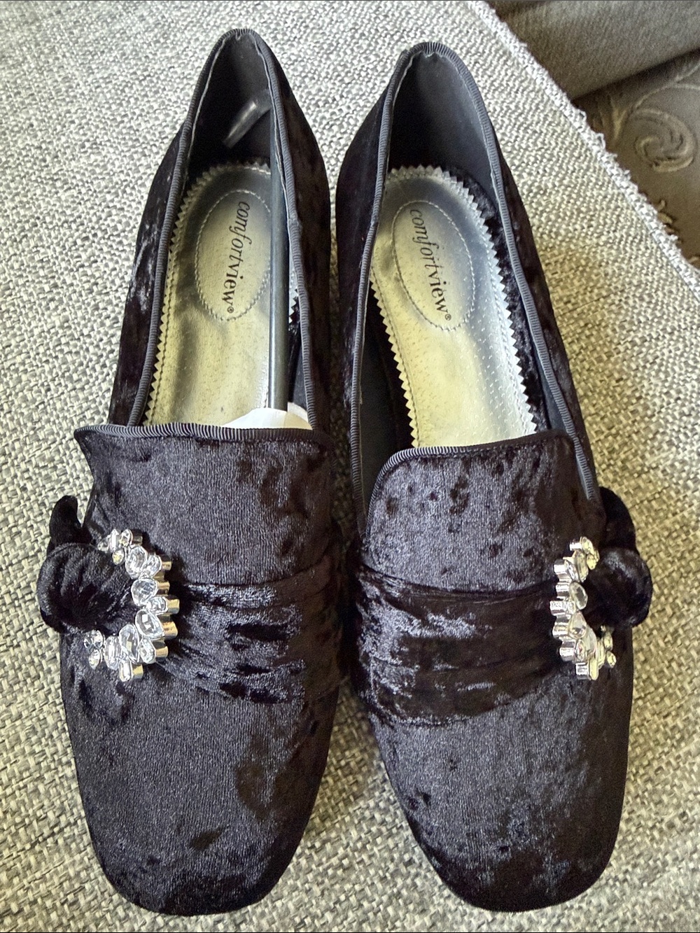 NEW Comfortview Black Crushed Velvet Loafers Jeweled Brooch Flats Size 10.5 WW